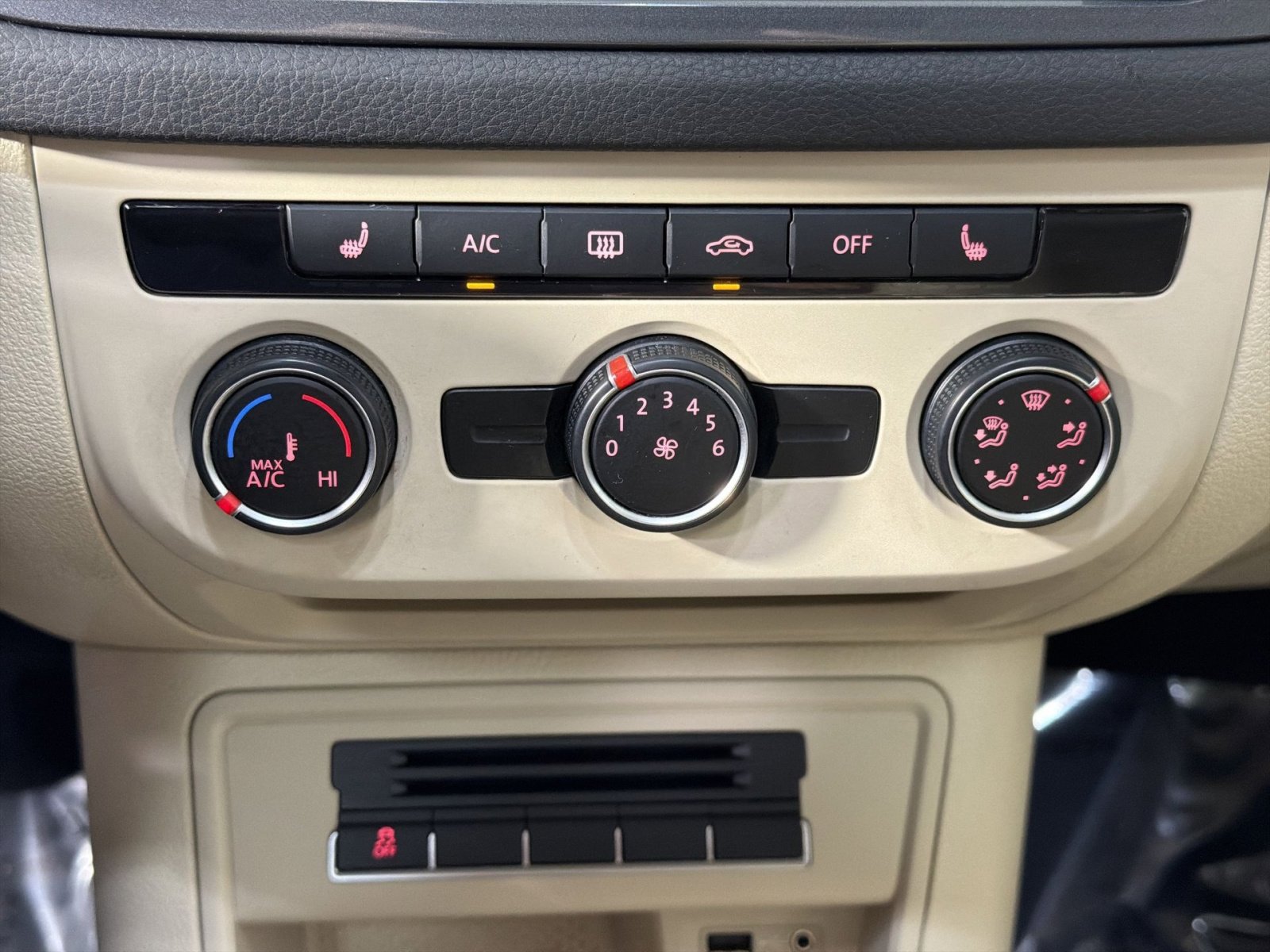 Used 2016 Volkswagen Tiguan SE image 23