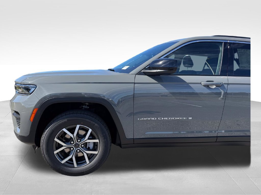 New 2027 Jeep Grand Cherokee Laredo RWD image 24