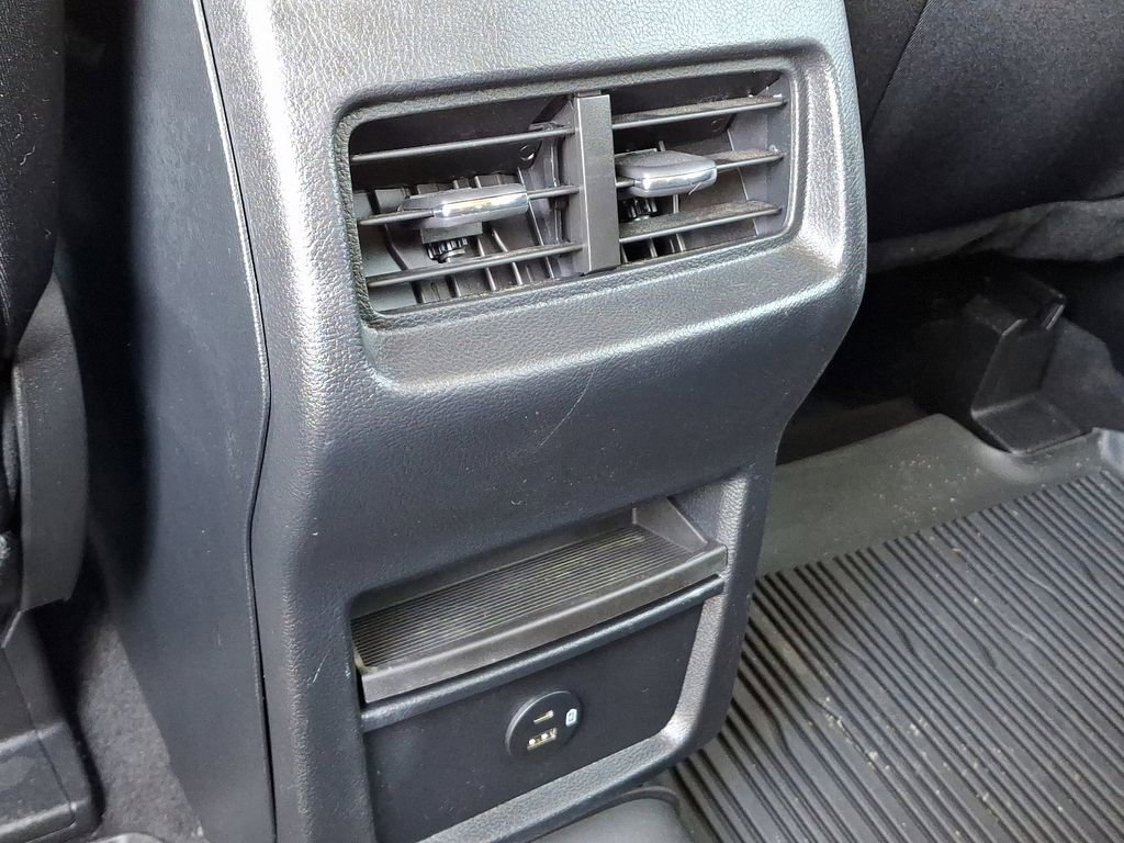 Used 2022 Ford Edge SE w/ Black Appearance Package image 11