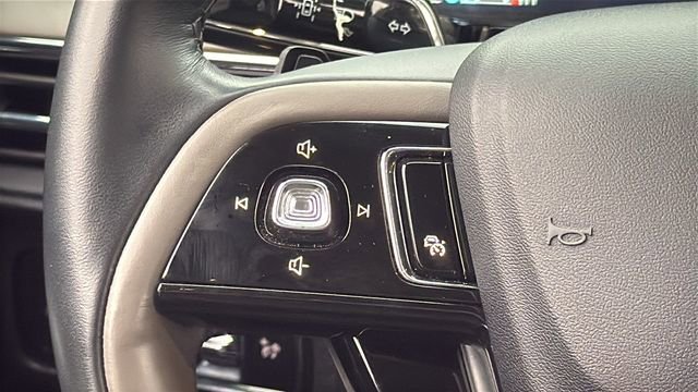 Used 2023 Lincoln Corsair Reserve w/ Rear Removable Package Tray image 14