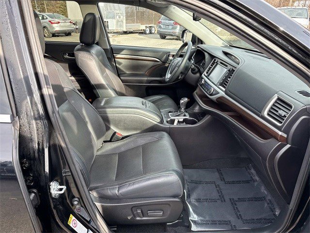 Used 2016 Toyota Highlander Limited image 9