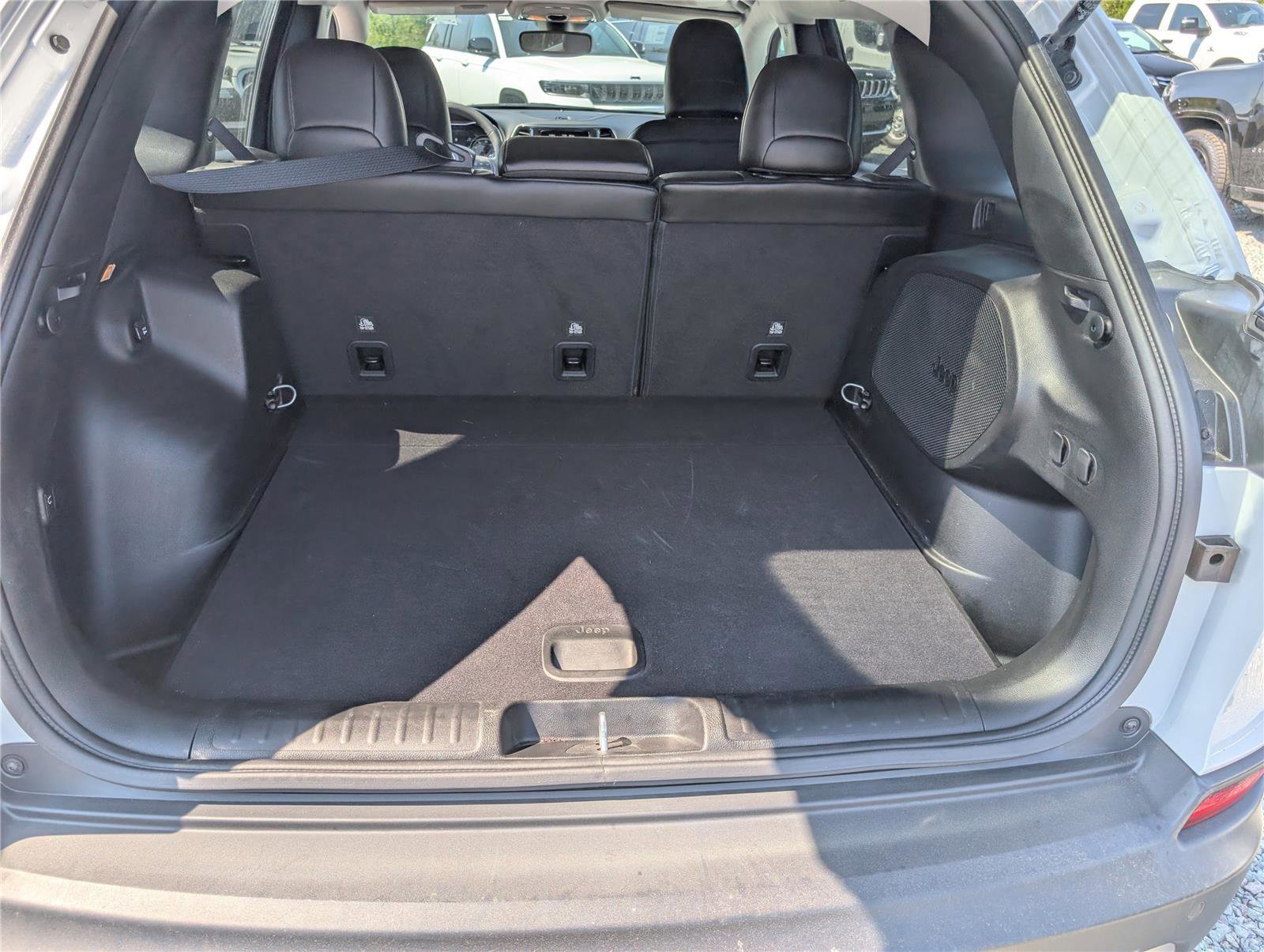 Used 2021 Jeep Cherokee Limited AWD/4WD image 9