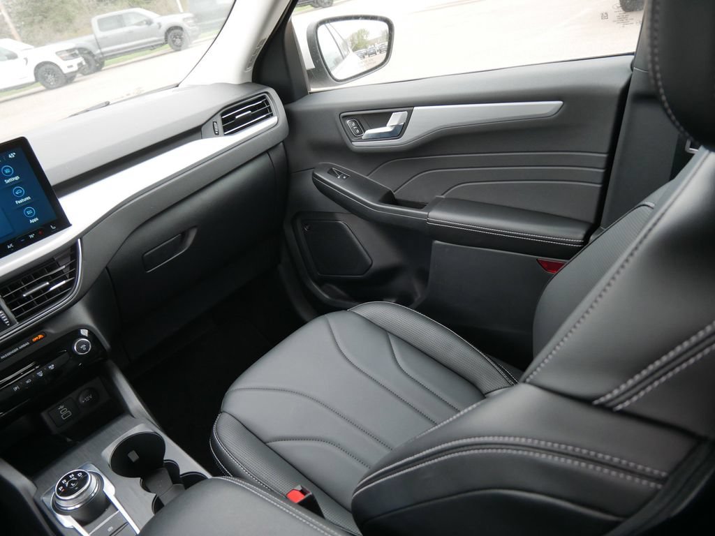 New 2025 Ford Escape SE w/ PHEV Premium Package FWD image 15