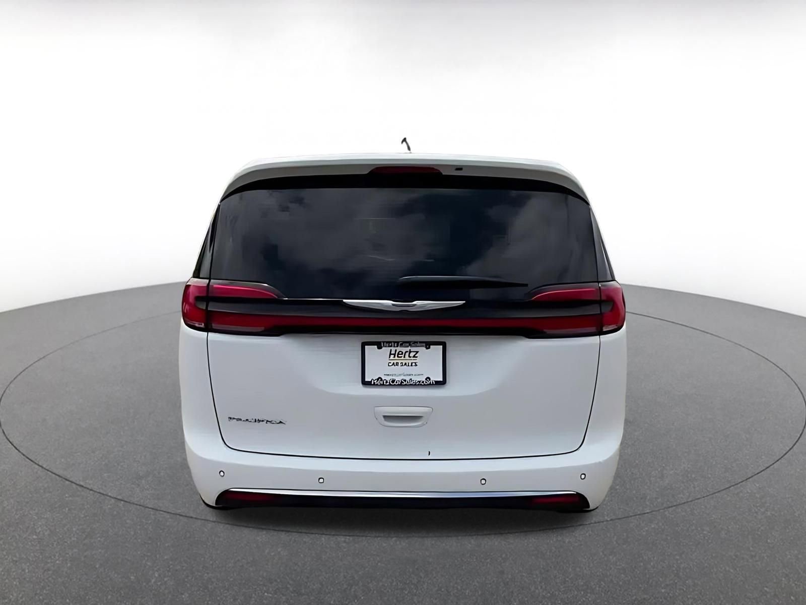 Used 2023 Chrysler Pacifica Touring-L FWD image 12