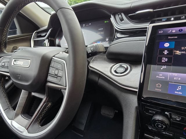 Used 2022 Jeep Grand Cherokee Limited 4xe w/ Luxury Tech Group II AWD/4WD image 42