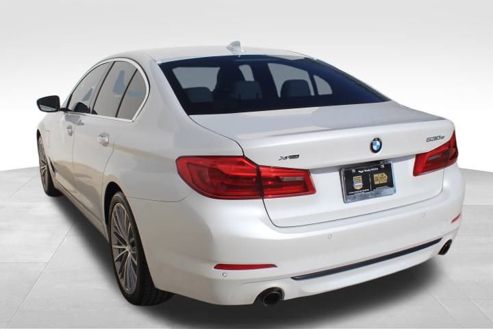 Used 2020 BMW 530e xDrive w/ Premium Package image 6