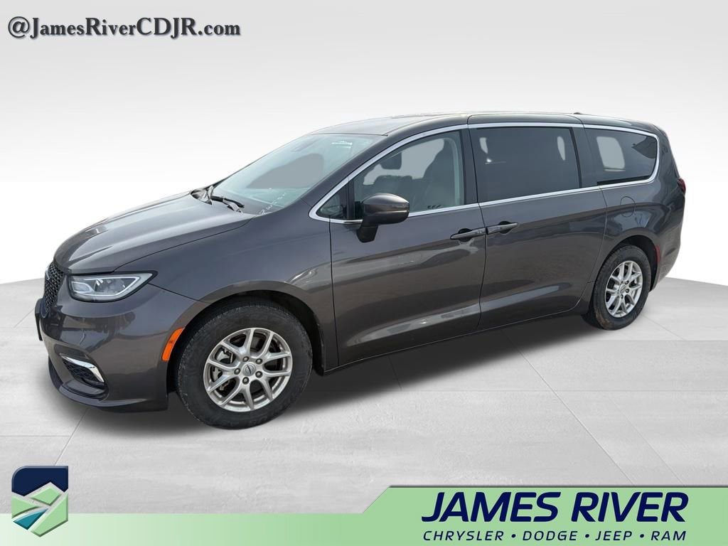 Used 2023 Chrysler Pacifica Touring-L image 9