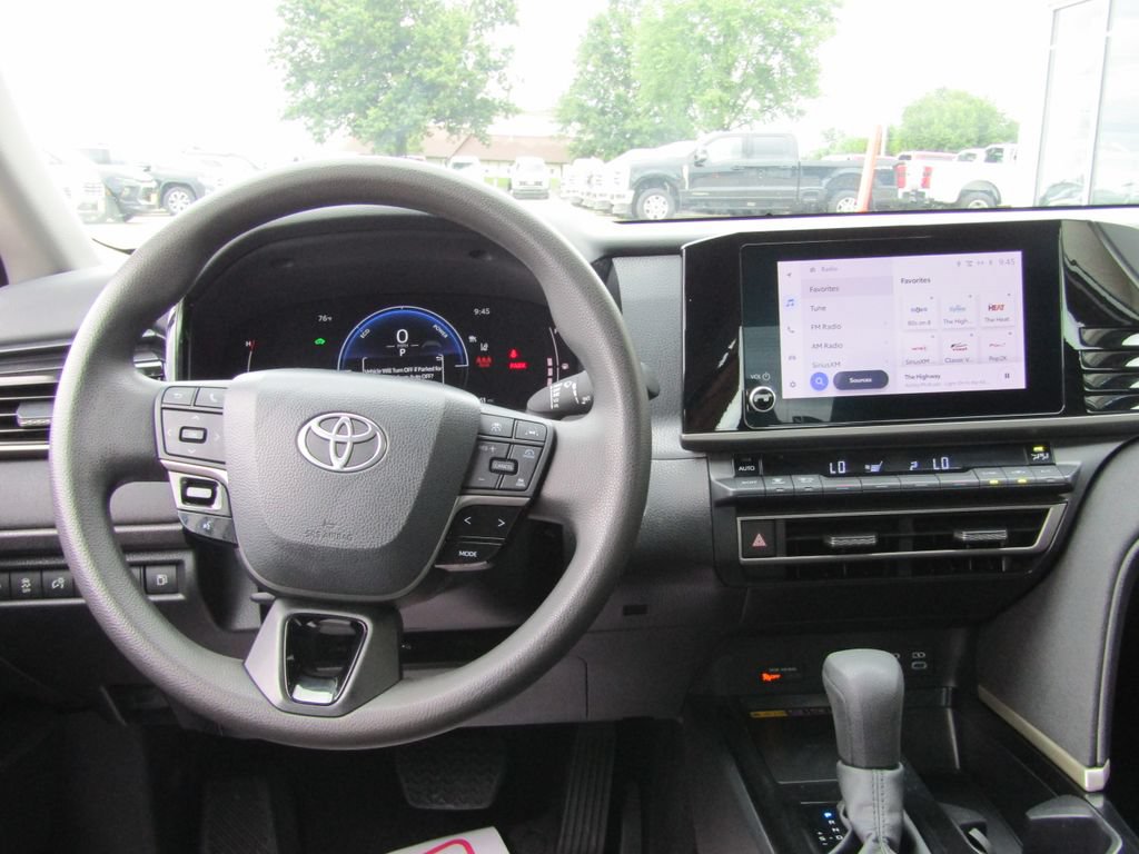 Used 2025 Toyota Camry LE FWD image 5