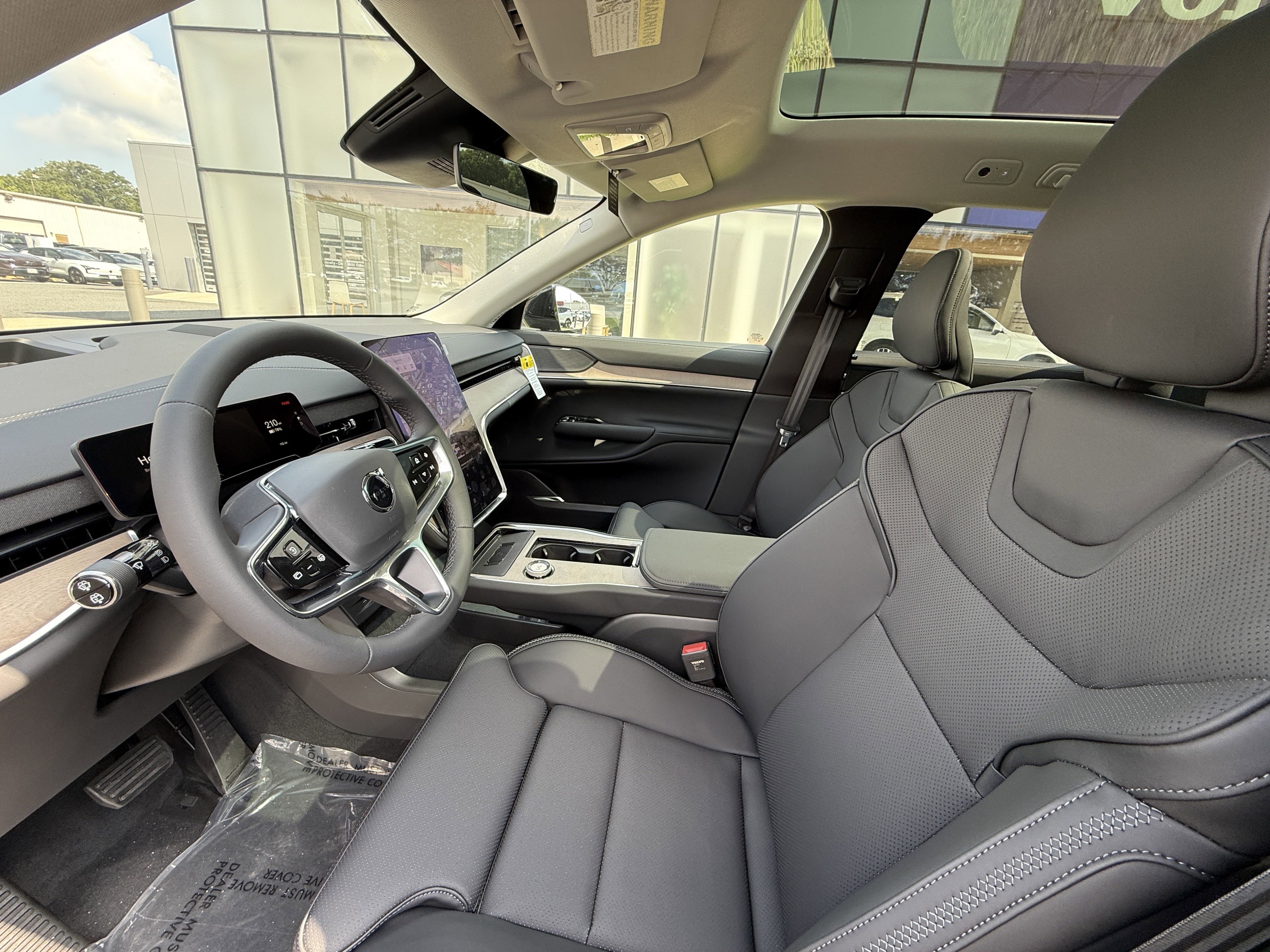 New 2025 Volvo EX90 Plus image 12