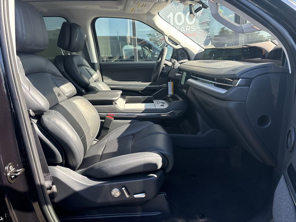 New 2025 Lincoln Navigator L Reserve image 7