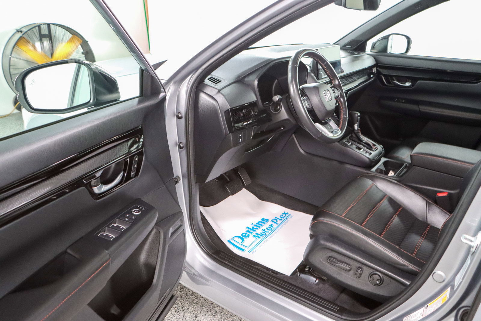 Used 2023 Honda CR-V Sport Touring image 3