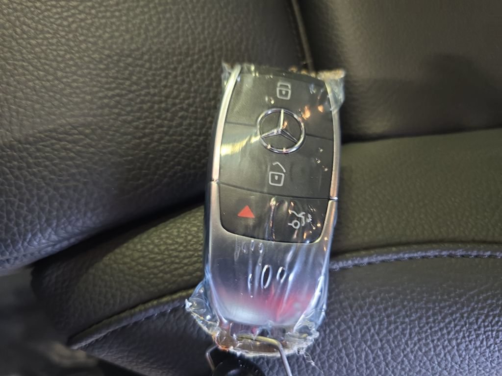 Used 2026 Mercedes-Benz GLB 250 image 39