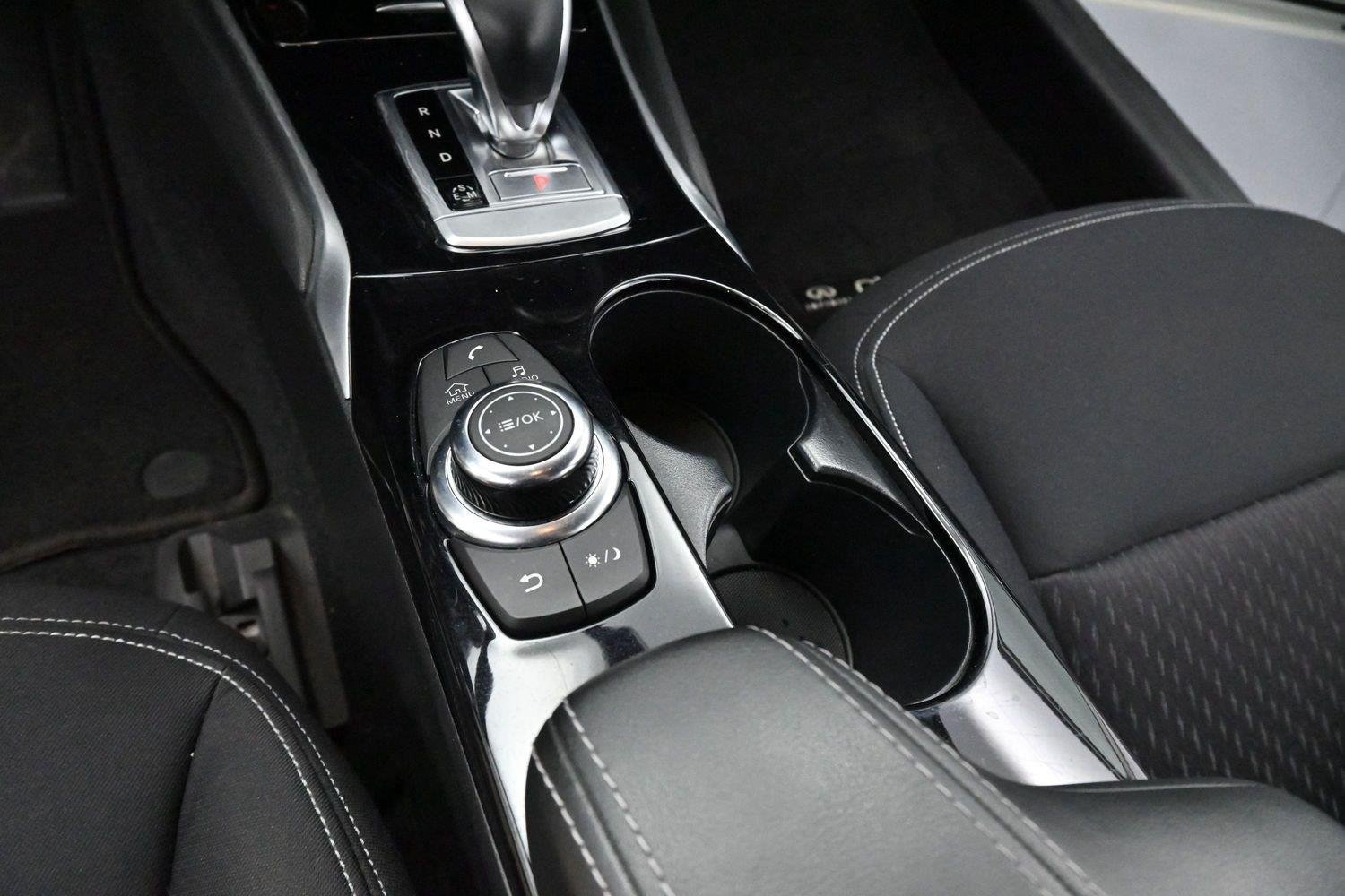 Used 2018 INFINITI QX30 FWD image 19
