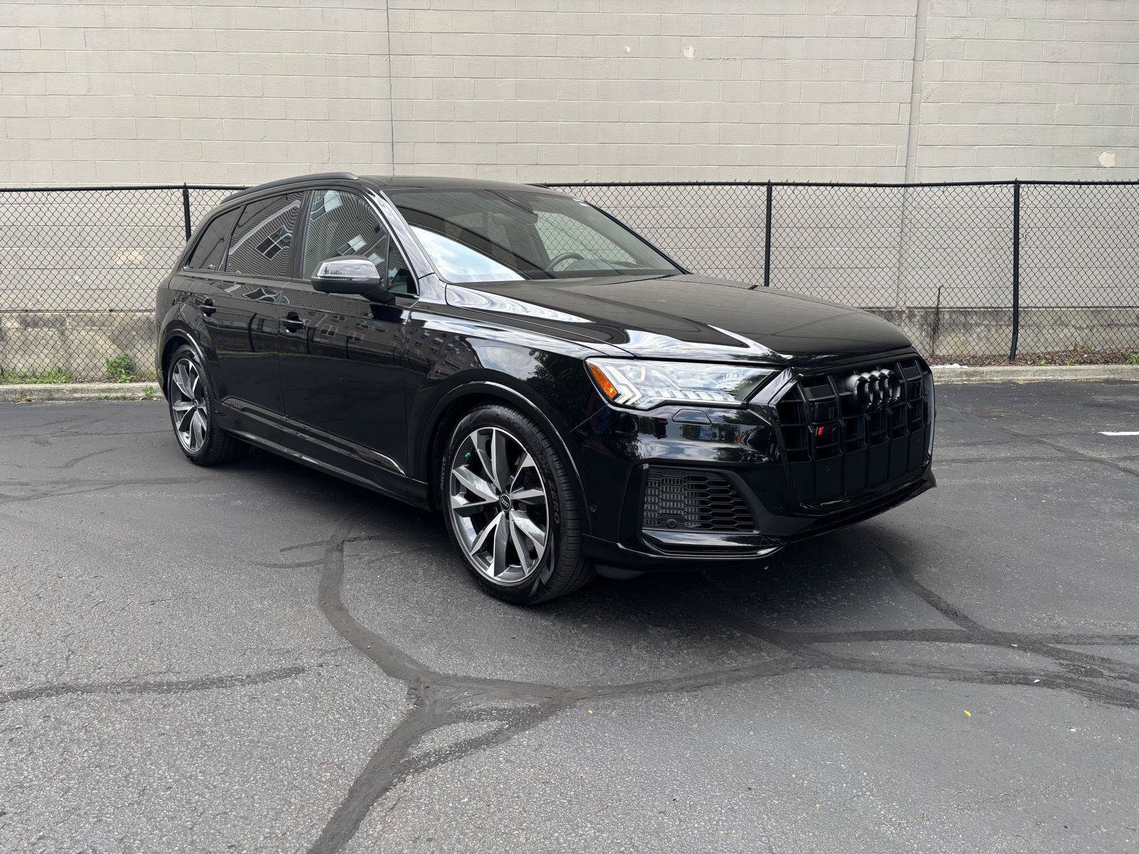 Used 2023 Audi SQ7 Prestige AWD/4WD image 1