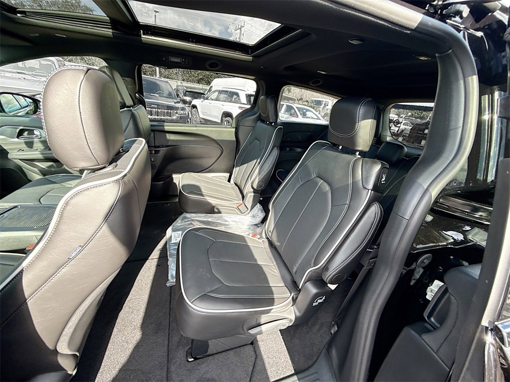 New 2026 Chrysler Pacifica Limited w/ S Appearance Package image 26
