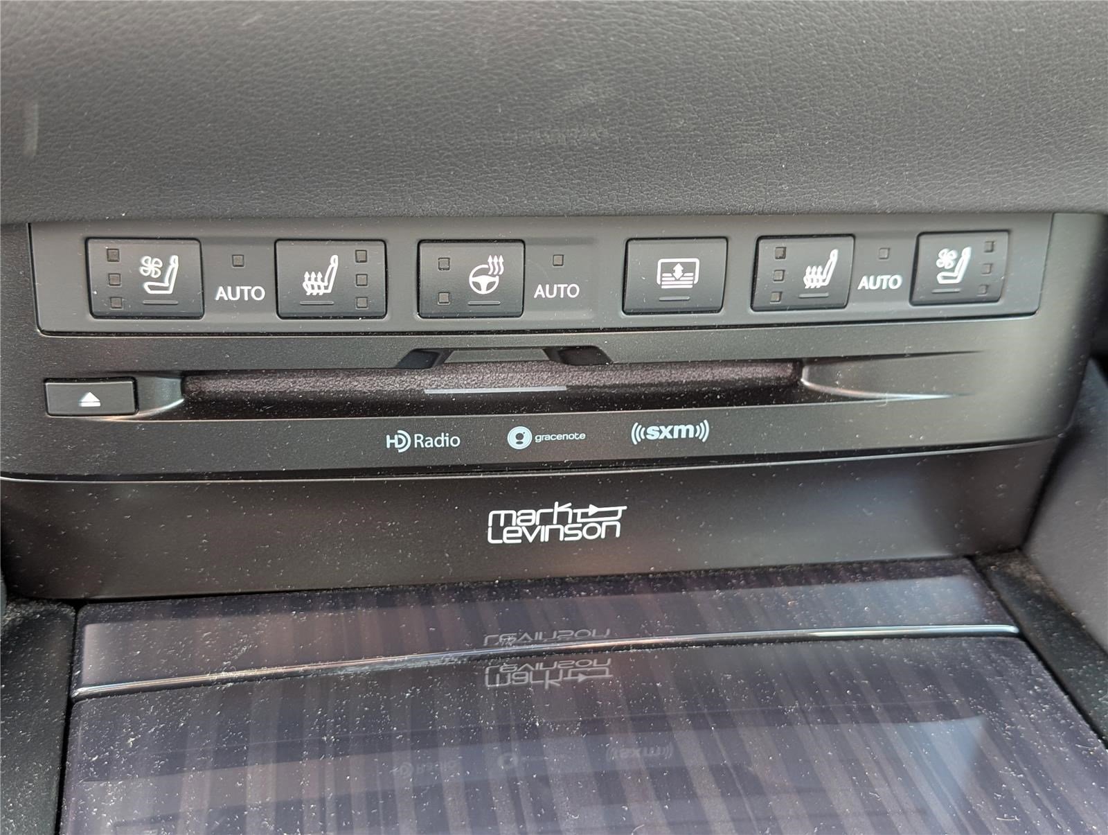 Used 2019 Lexus ES 350 Ultra Luxury w/ Accessory Package image 25