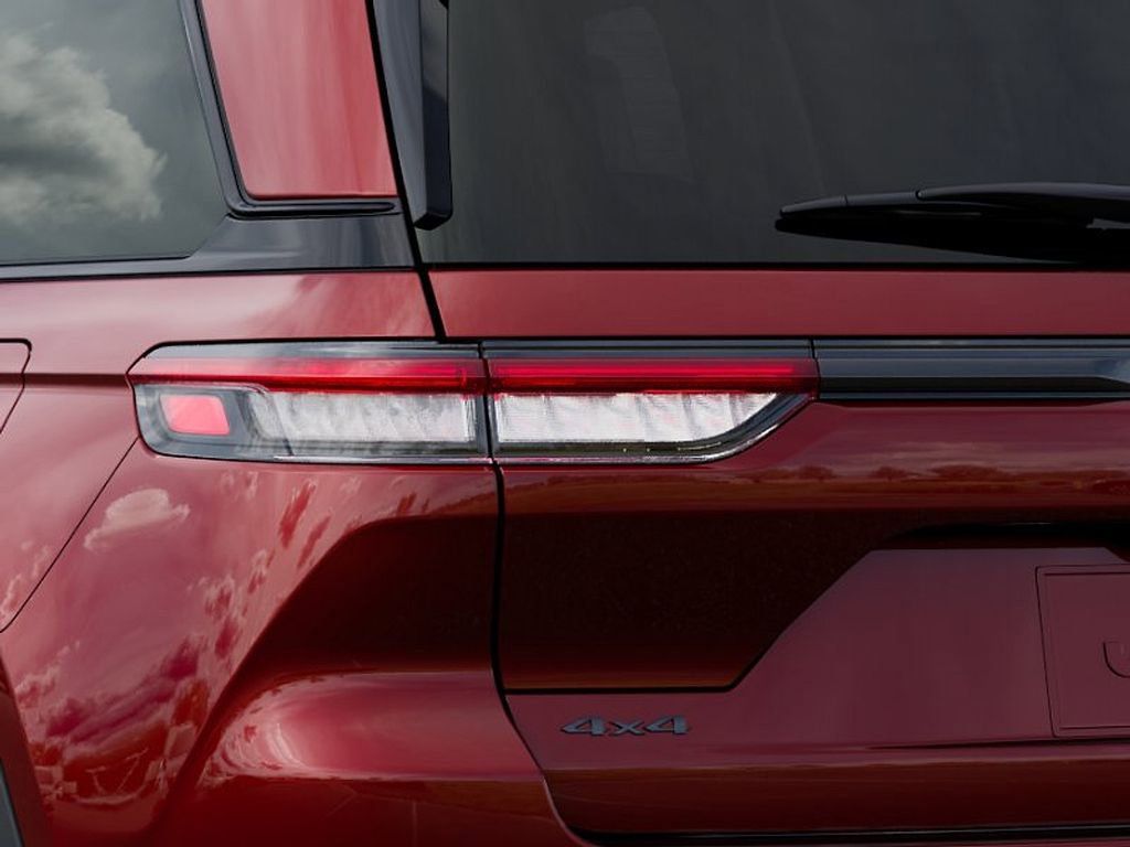 New 2025 Jeep Grand Cherokee Limited w/ Black Appearance Package AWD/4WD image 9