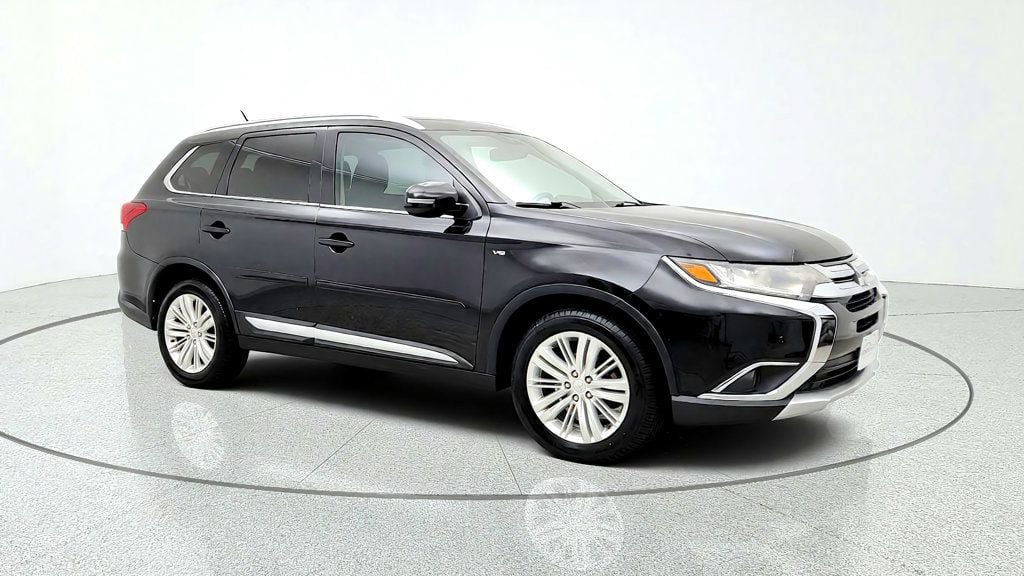 Used 2016 Mitsubishi Outlander GT AWD/4WD image 3