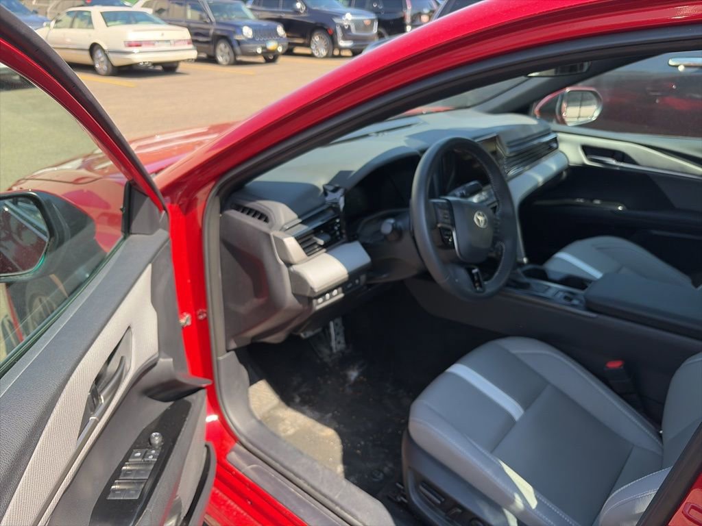 Used 2025 Toyota Camry SE FWD image 7