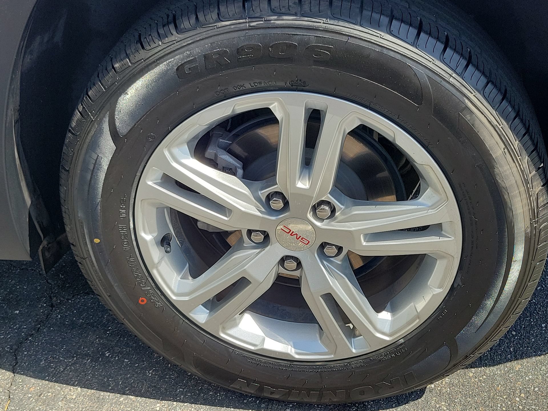 Used 2024 GMC Terrain SLE FWD image 3