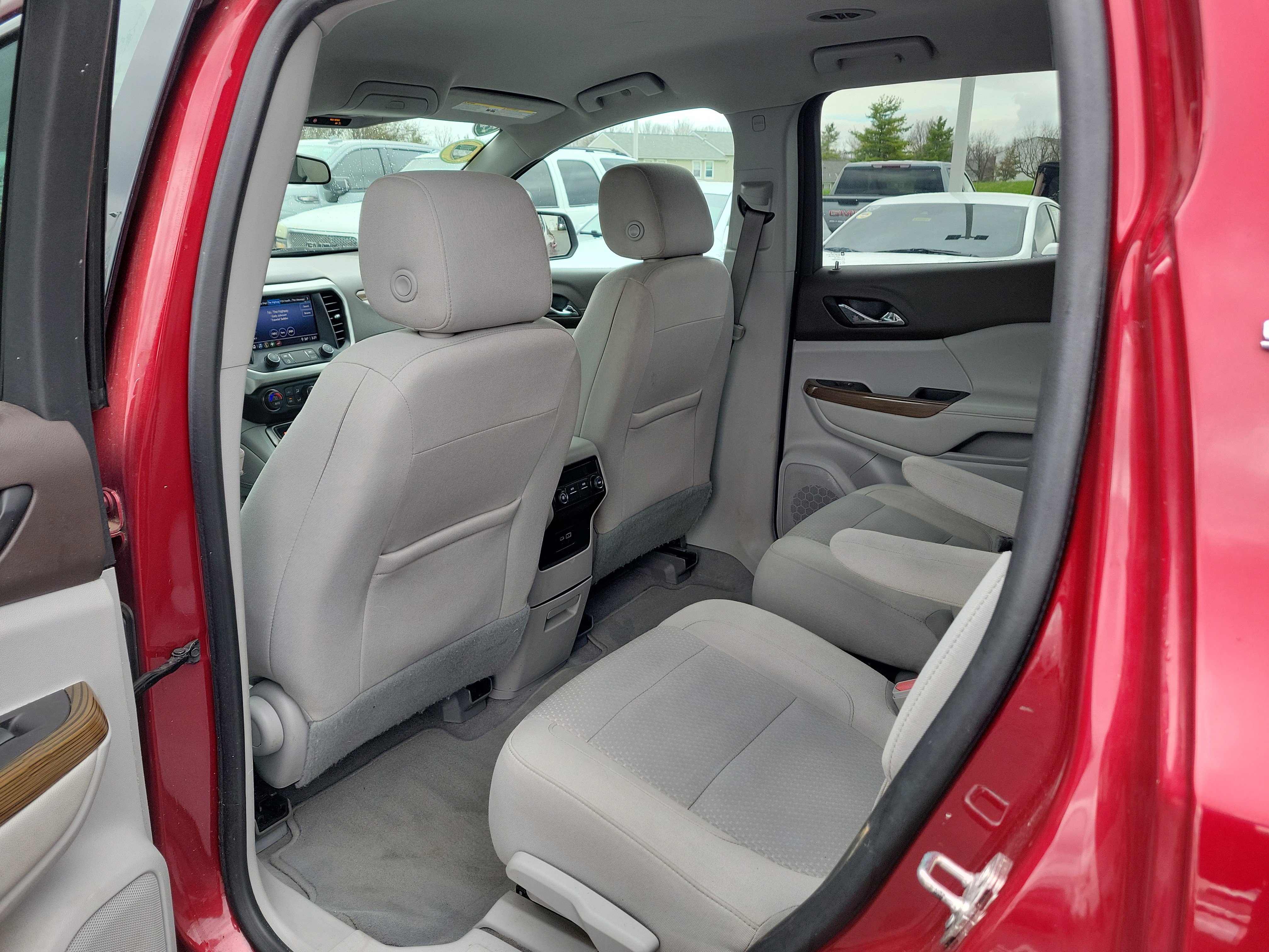 Used 2020 GMC Acadia SLE image 13