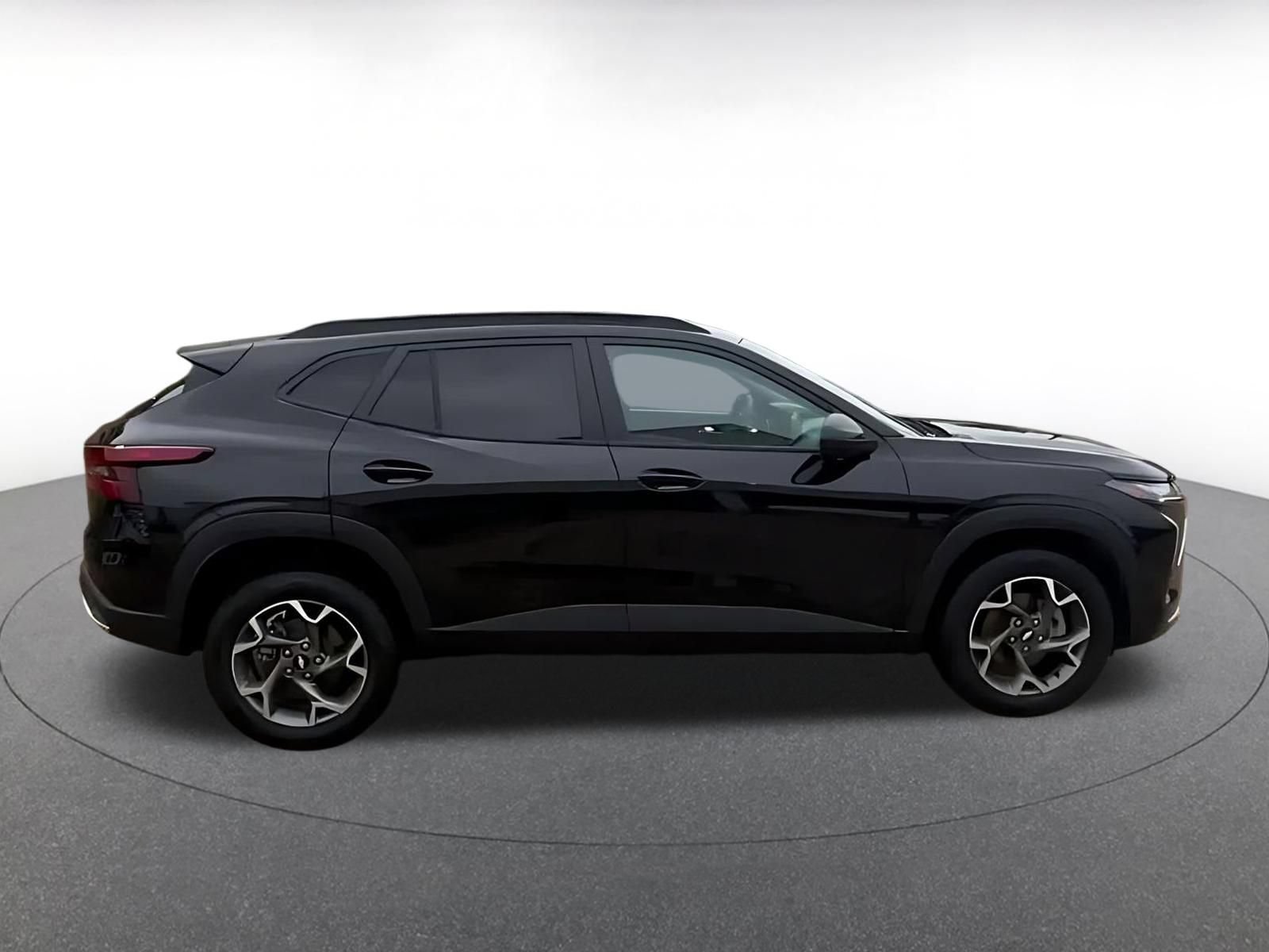 Used 2025 Chevrolet Trax LT FWD image 13