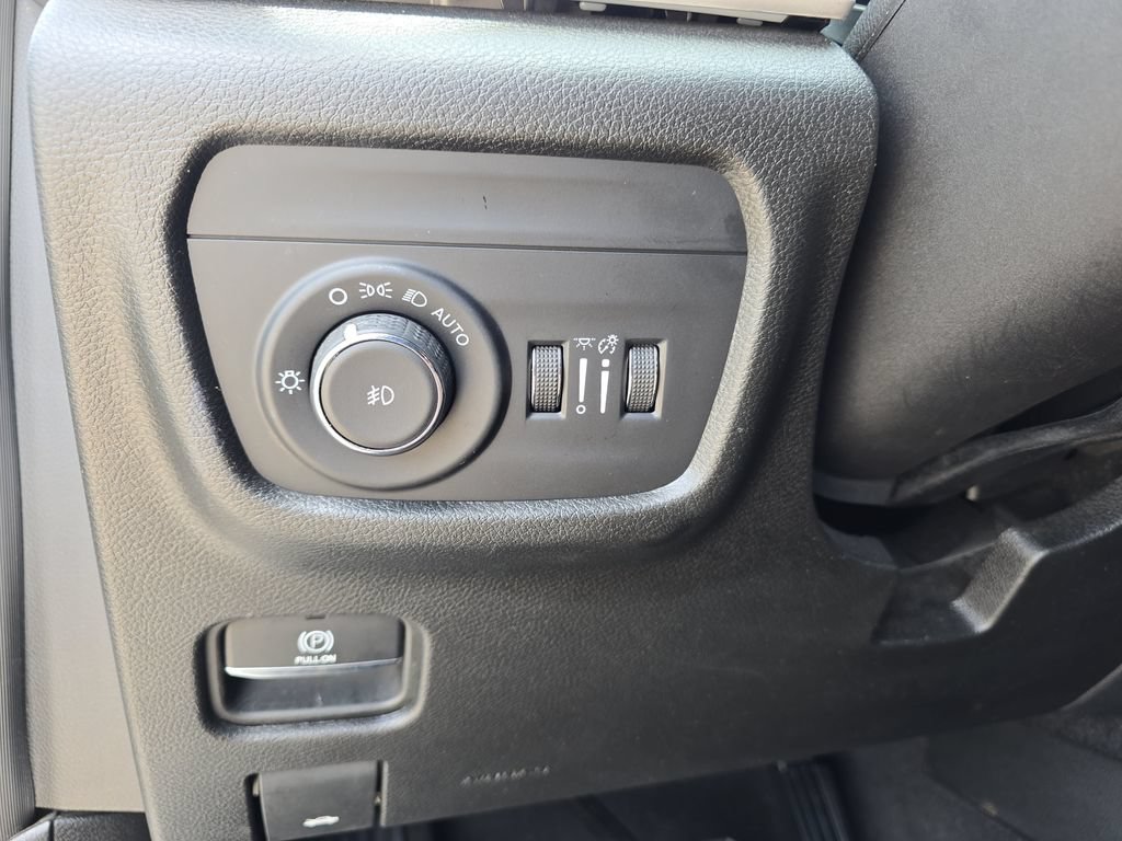 Used 2024 Jeep Grand Cherokee Limited AWD/4WD image 26