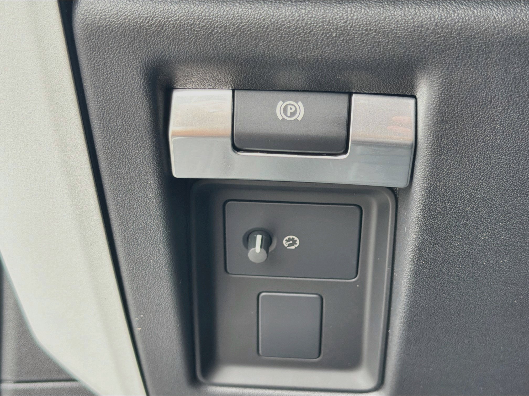 New 2026 Land Rover Defender 110 S AWD/4WD image 36