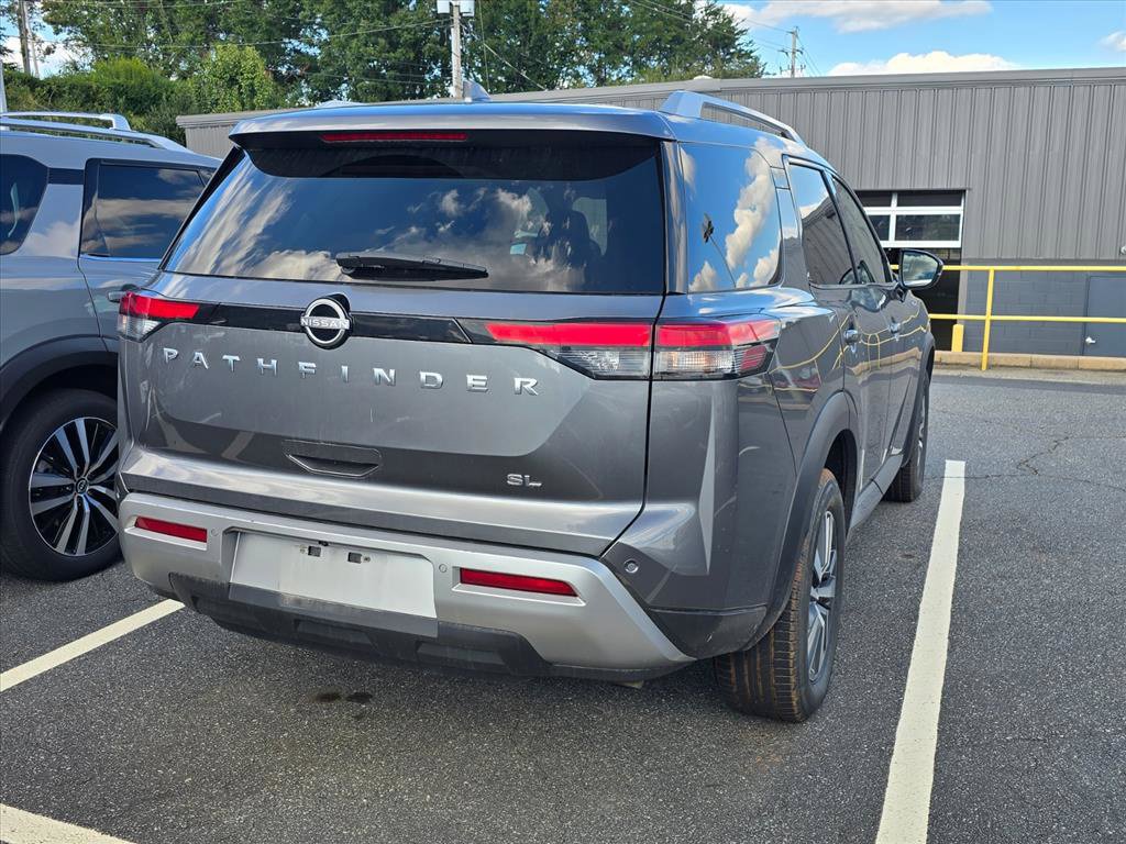 Used 2025 Nissan Pathfinder SL FWD image 12