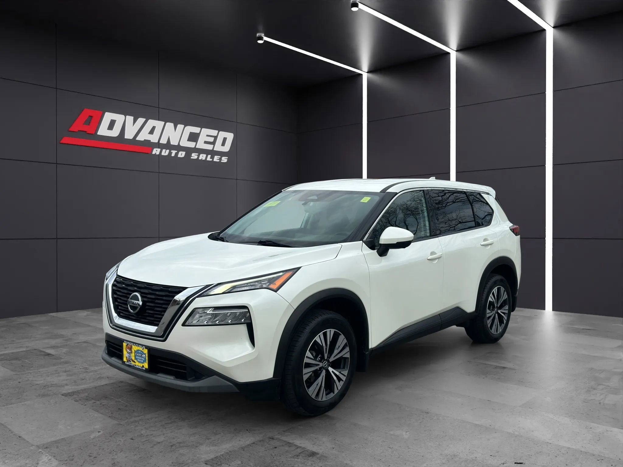 Used 2021 Nissan Rogue SV image 3