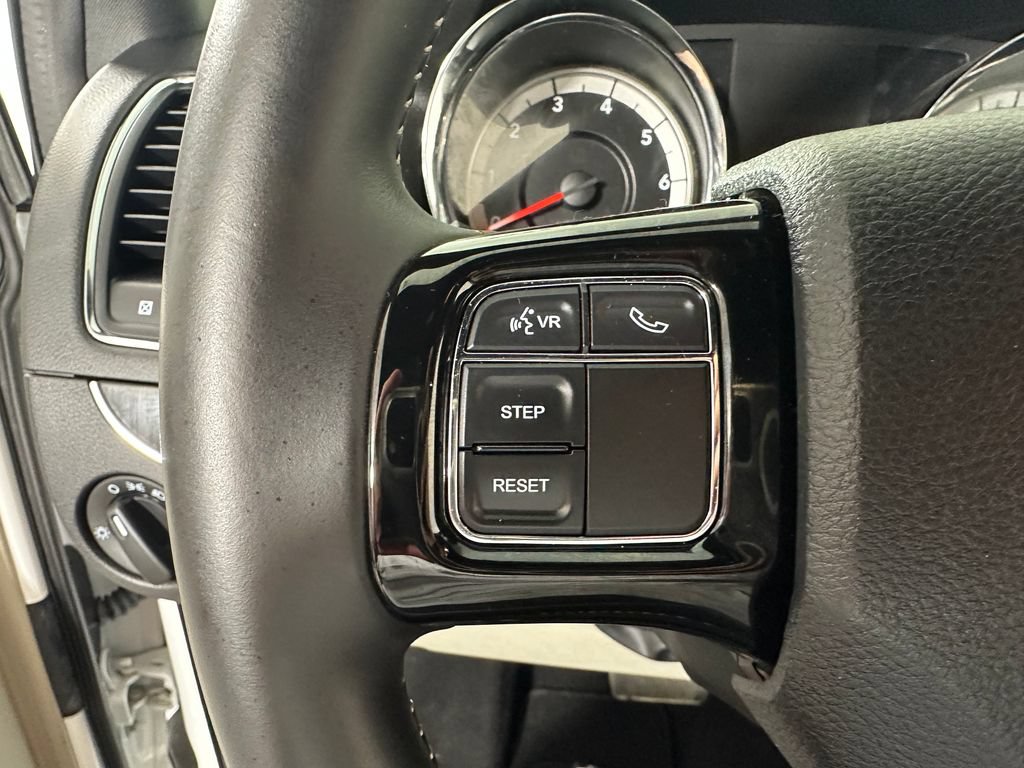 Used 2016 Dodge Grand Caravan SE FWD image 24