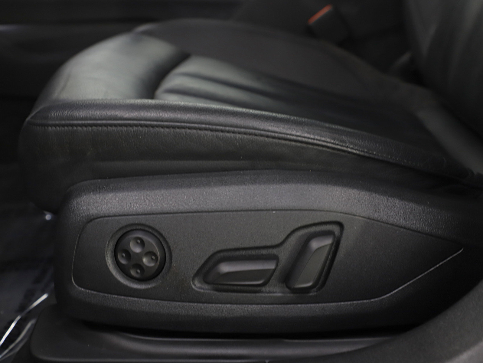 Used 2017 Audi A4 2.0T Premium w/ Audi MMI Navigation Plus image 25