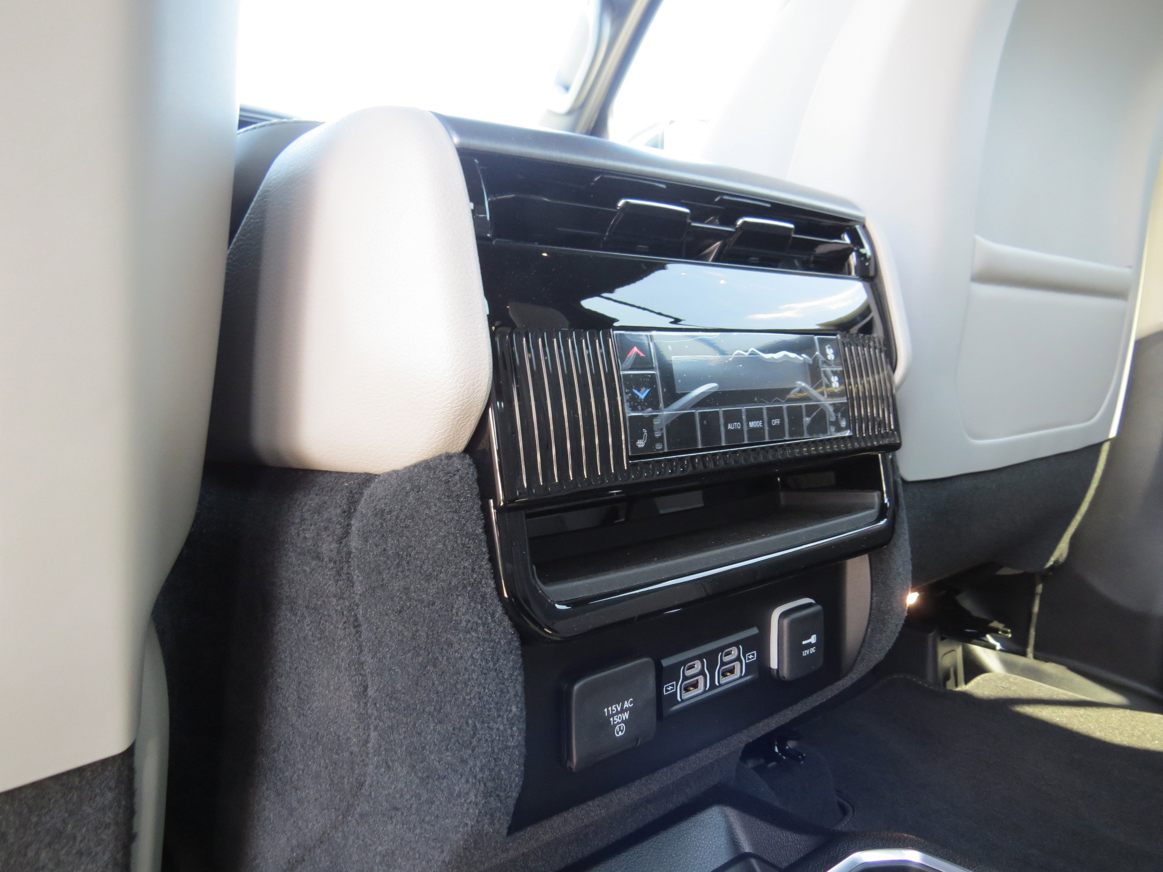 New 2025 Jeep Wagoneer L Series II w/ Convenience Group I image 19