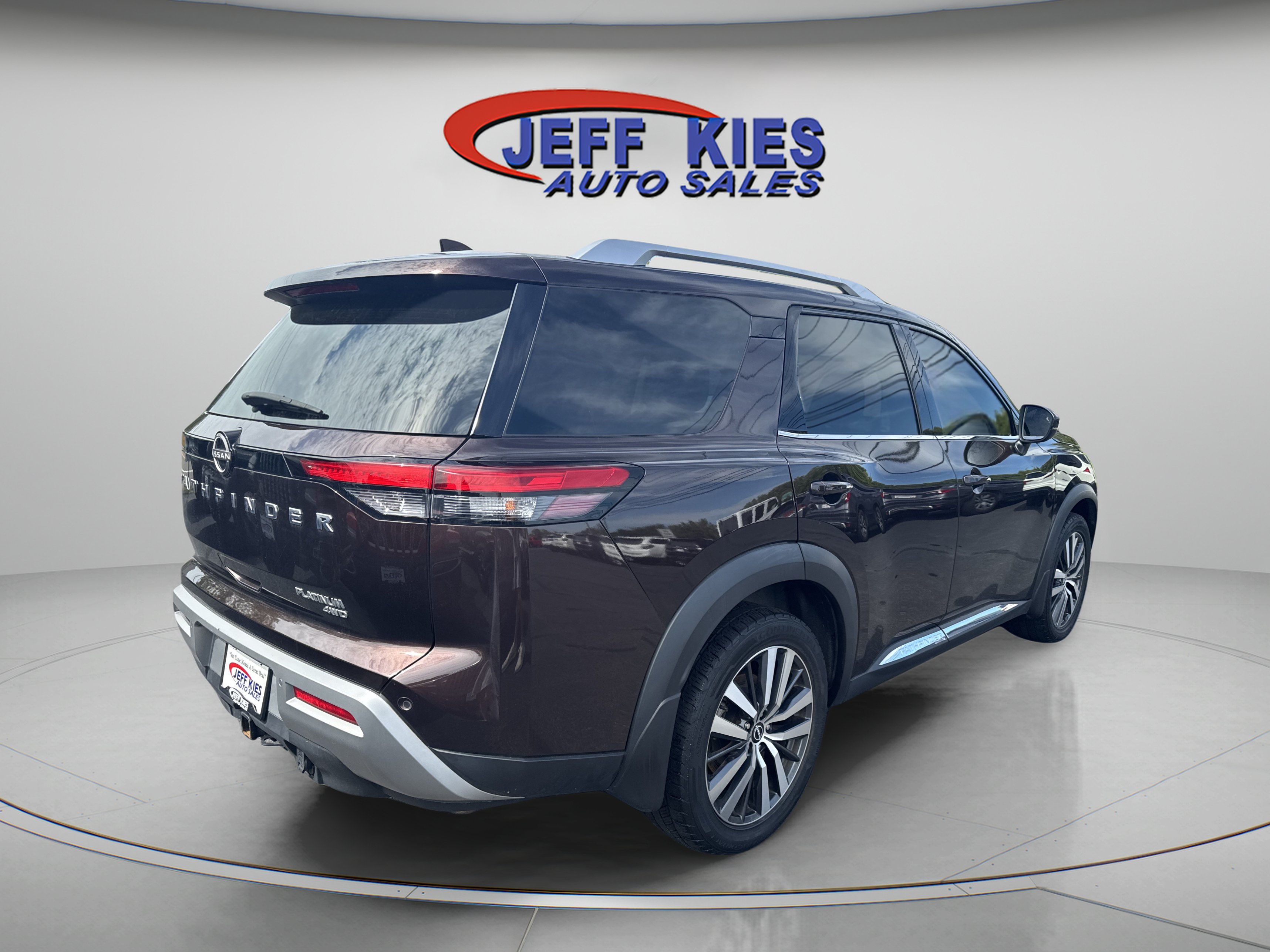 Used 2022 Nissan Pathfinder Platinum w/ Cargo Package AWD/4WD image 5