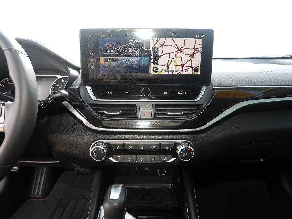 Used 2024 Nissan Altima 2.5 SR w/ SR Premium Package image 16