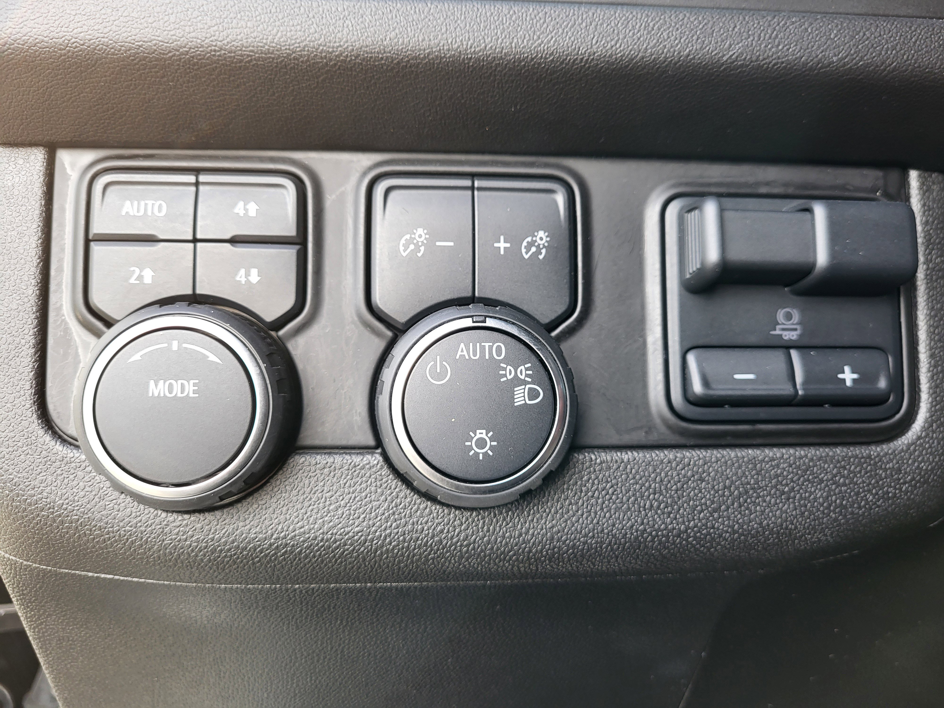 Certified 2023 Chevrolet Tahoe Z71 w/ Luxury Package image 32