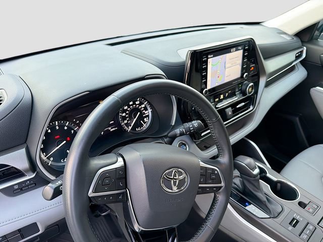 Used 2021 Toyota Highlander XLE image 9