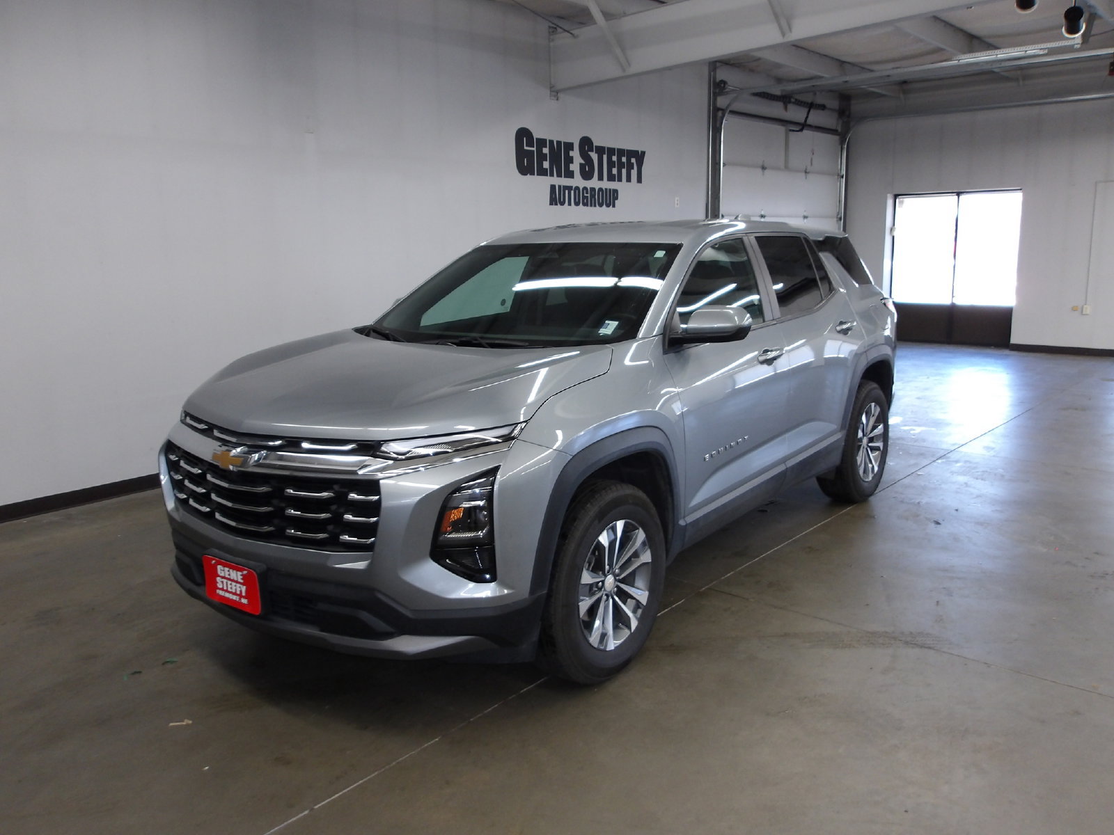 Used 2026 Chevrolet Equinox LT AWD/4WD image 9