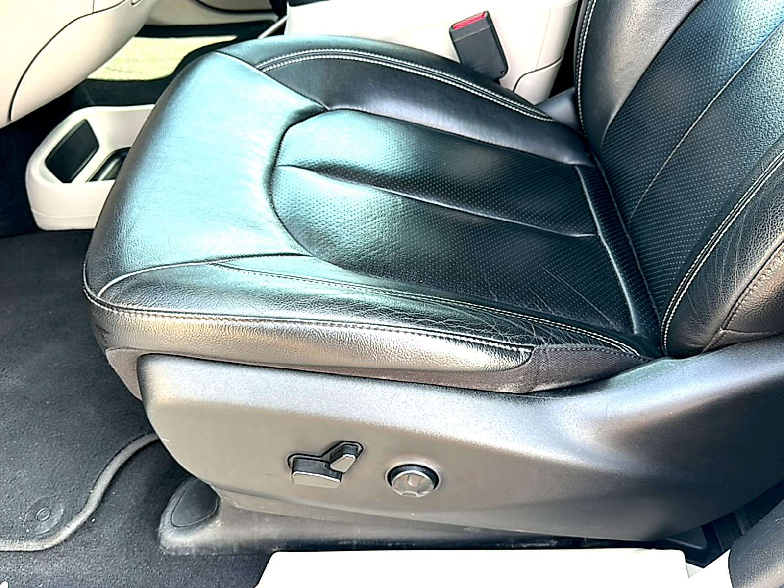 Used 2022 Chrysler Pacifica Touring-L image 15