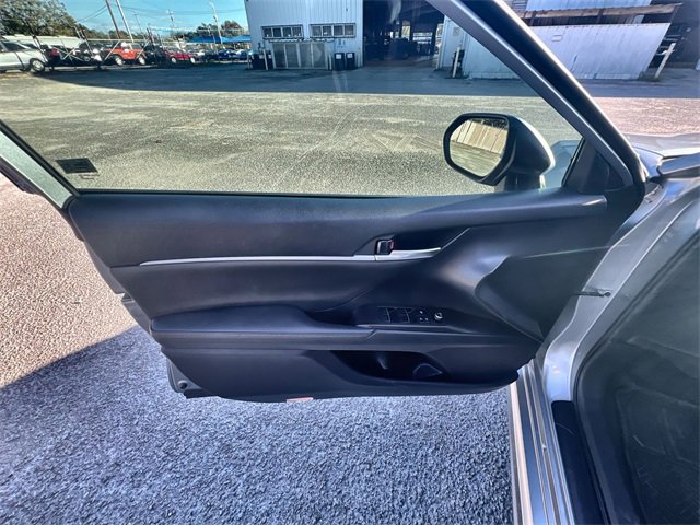 Used 2023 Toyota Camry XSE image 21