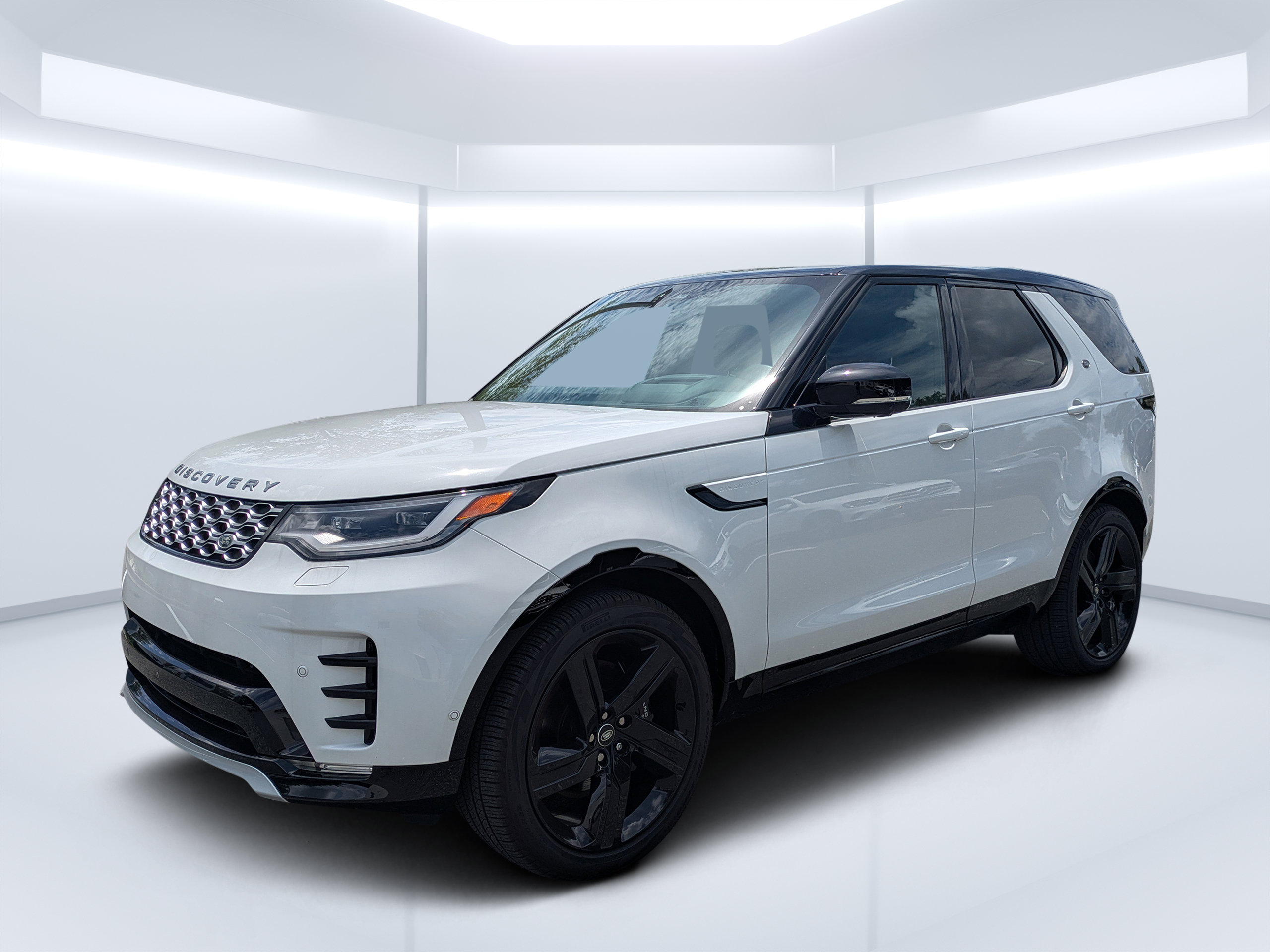 Used 2025 Land Rover Discovery Metropolitan Edition AWD/4WD image 7