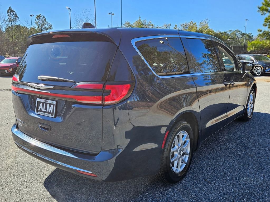 Used 2023 Chrysler Pacifica Touring-L image 13