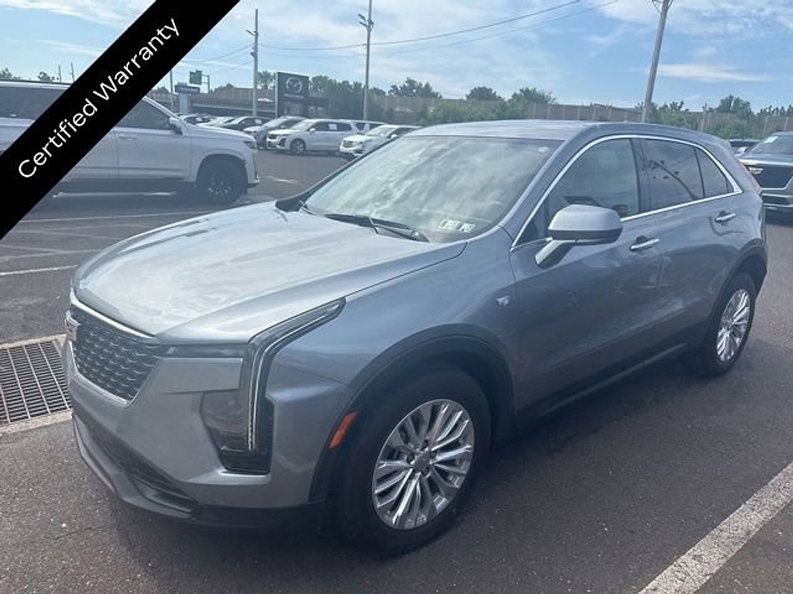 Used 2024 Cadillac XT4 Luxury w/ Cold Weather Package FWD image 6
