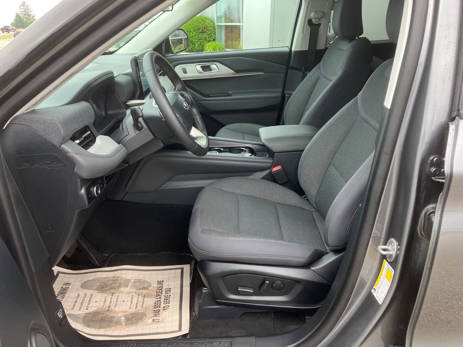Used 2026 Ford Explorer Active AWD/4WD image 13