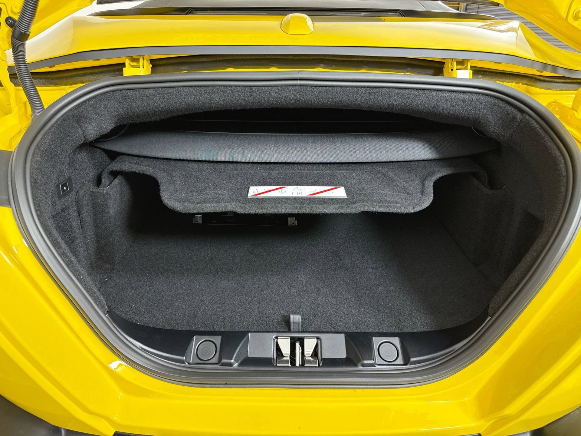 Certified 2025 Ferrari Roma Spider RWD image 27