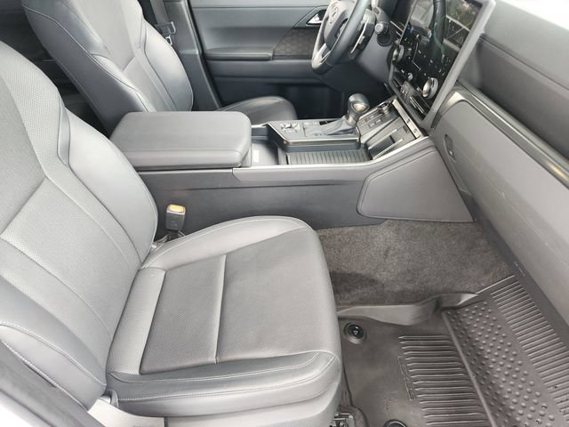 Used 2024 Lexus GX 550 w/ Accessory Package (Z1) AWD/4WD image 10