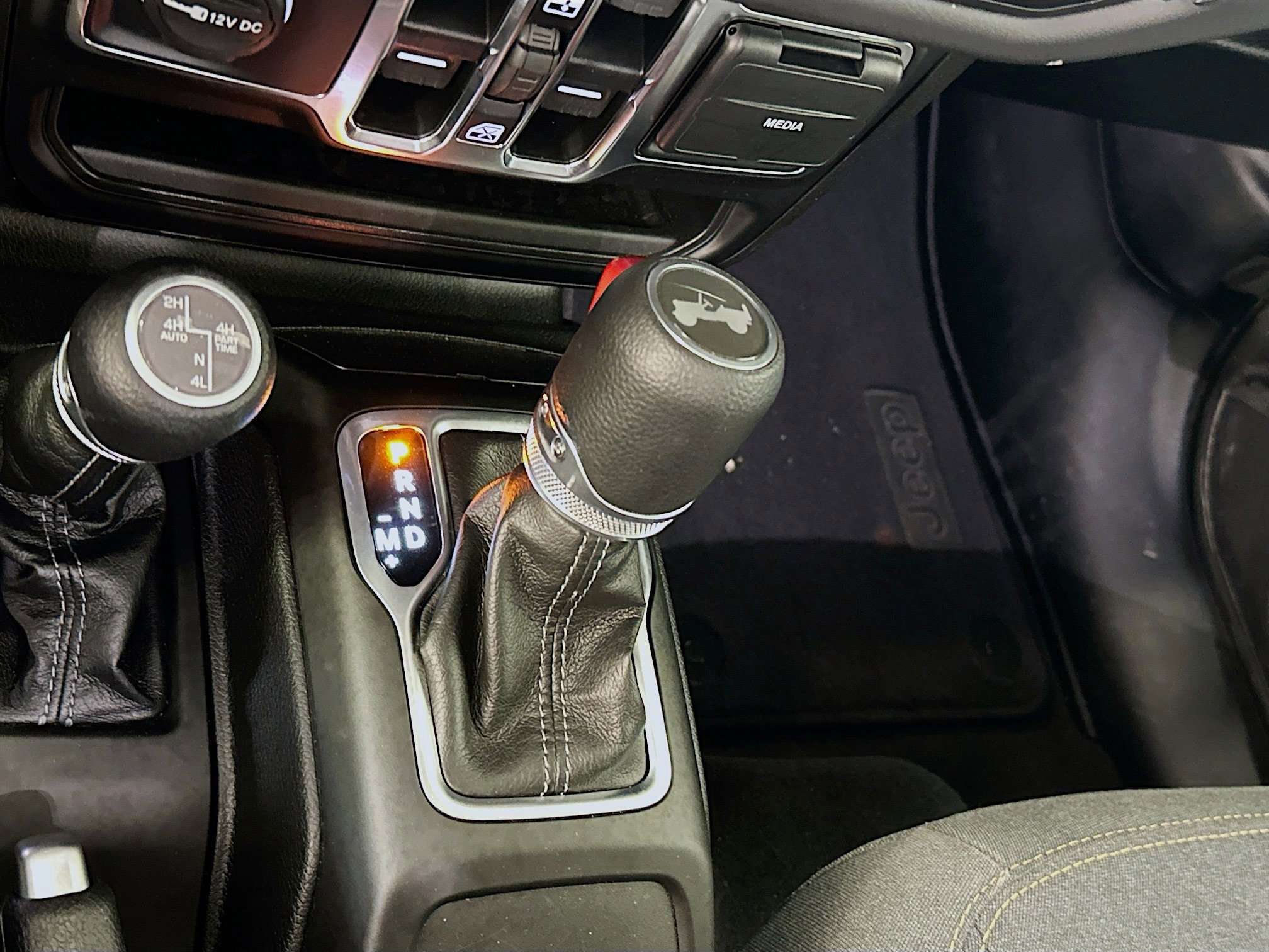 Used 2025 Jeep Wrangler Sahara image 24