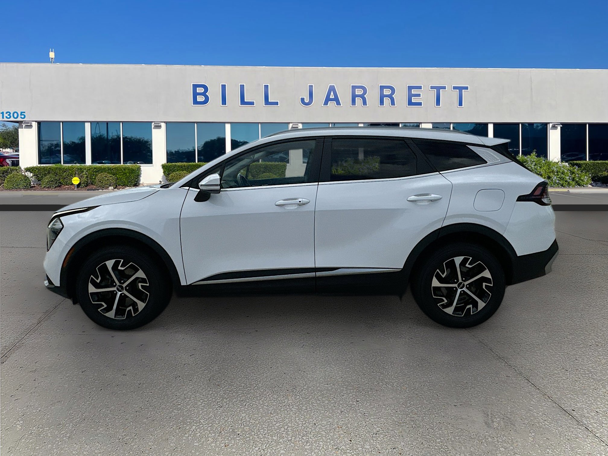 Used 2023 Kia Sportage EX image 4