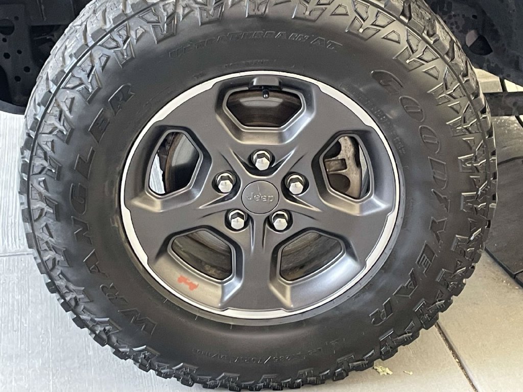 Used 2021 Jeep Gladiator Rubicon AWD/4WD image 11