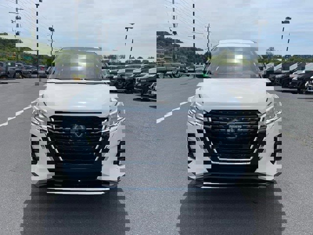 New 2025 Nissan Kicks Play S image 3